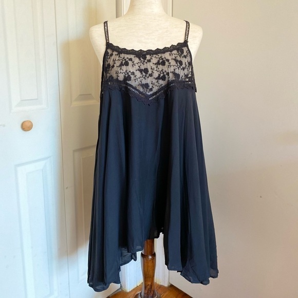 LF Black mini Dress NWT size small - Picture 2 of 11